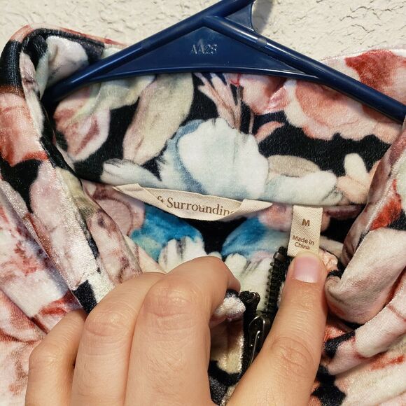 SOFT SURROUNDINGS Black Floral Puffer Jacket Medium Full Zipper - Picture 4 of 10